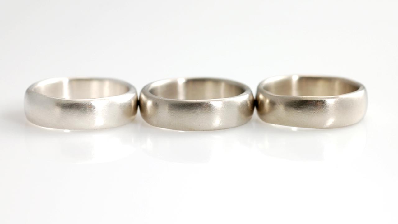 Différences entre or blanc platine et argent